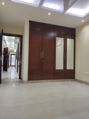 Room in 3 BHK Builder Floor at Greater Kailash I – for Rent