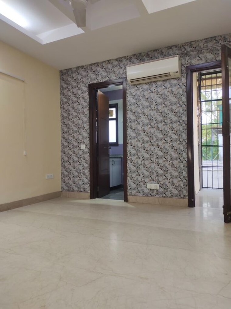 Room, greater kailash i 3 Bedroom 2000 Sq.Ft. Builder Floor In Greater Kailash I Delhi 10284524