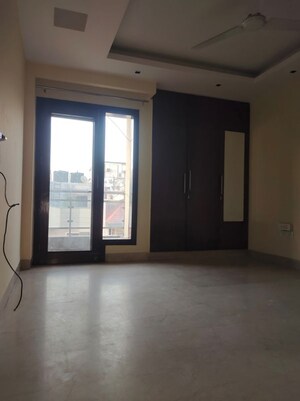 Room in 3 BHK Builder Floor at Greater Kailash I – for Rent