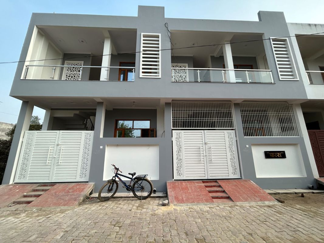 2.5 BHK 1000 Sq.Ft. Builder Floor in Takshaya Green
