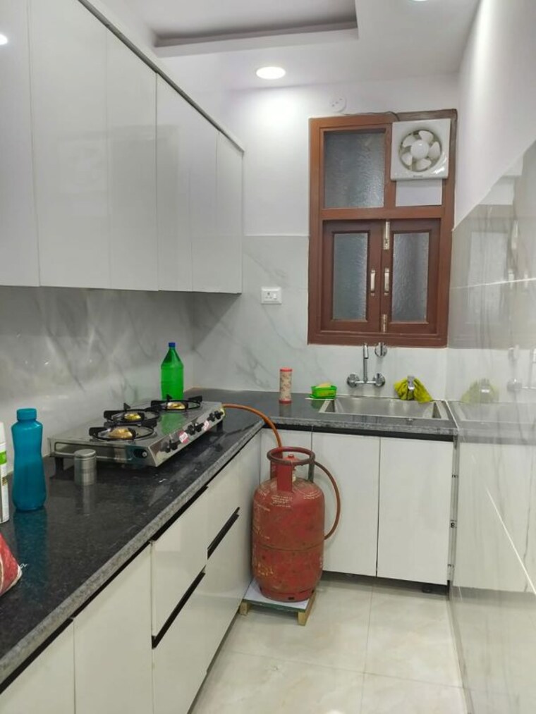 Kitchen, govindpuri 3 Bedroom 906 Sq.Ft. Builder Floor In Govindpuri Delhi 10284598
