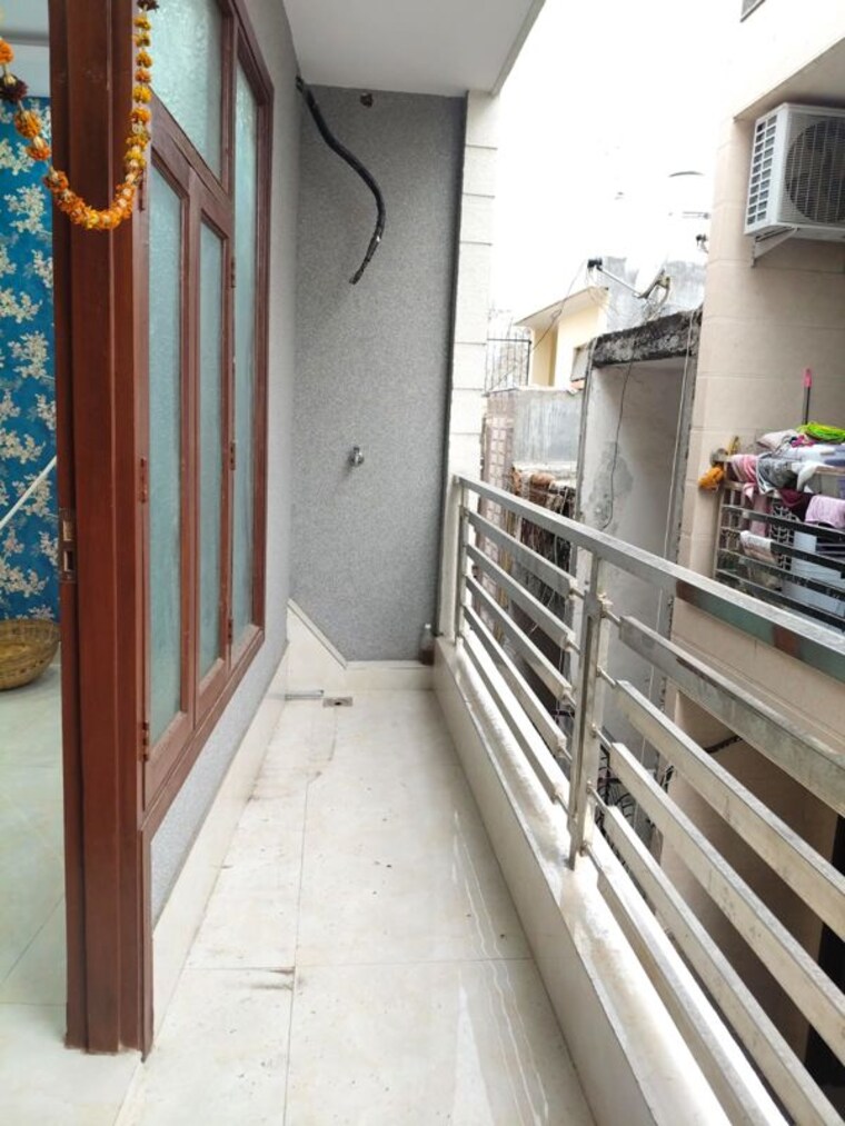 Balcony, govindpuri 3 Bedroom 906 Sq.Ft. Builder Floor In Govindpuri Delhi 10284598