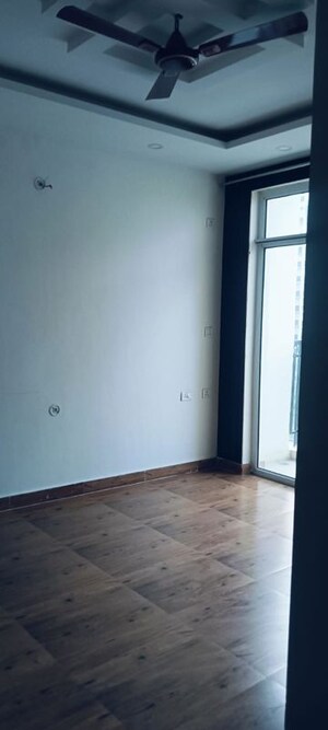 Room in 3 BHK Apartment at Urban Axis Urban Woods, Sushant Golf City – for Rent