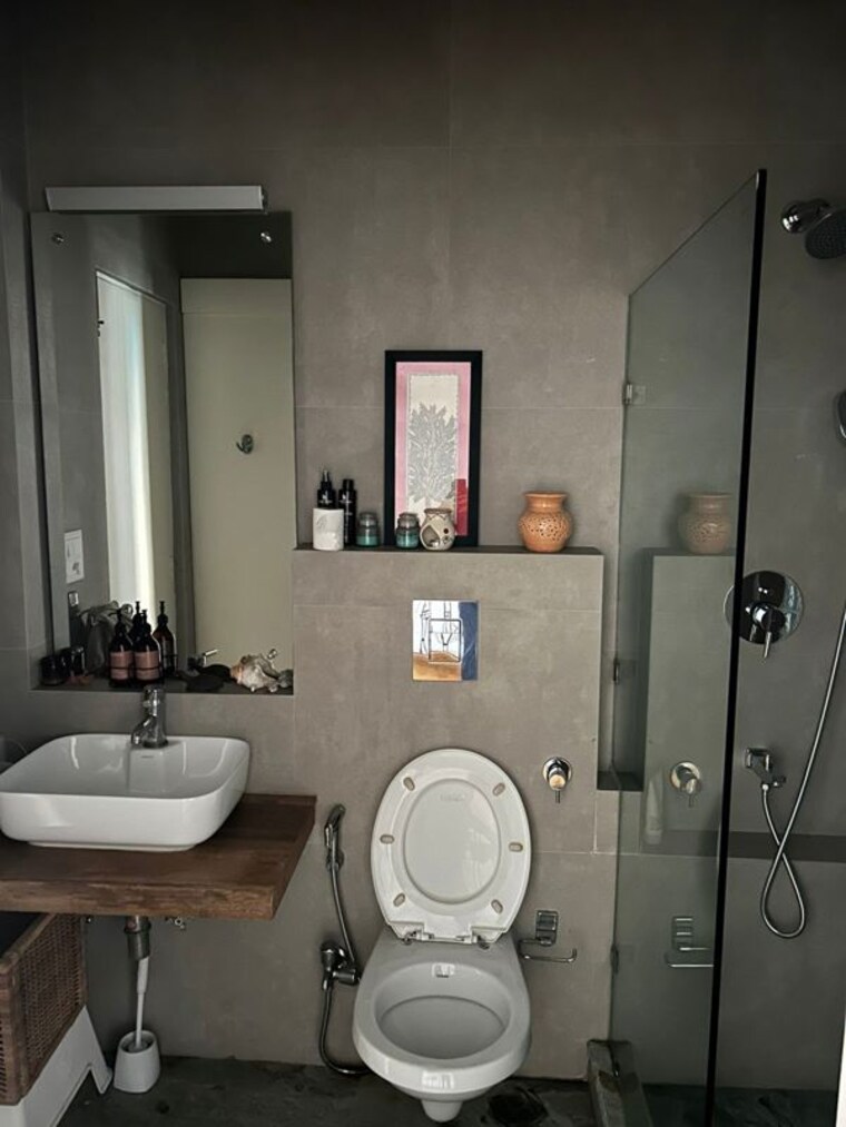 Bathroom, vasant kunj 4 Bedroom 3000 Sq.Ft. Builder Floor In Vasant Kunj Delhi 10284660
