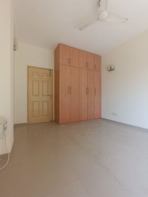 Room in 4 BHK Apartment at Emaar Emerald Floors, Sector 65 – for Rent