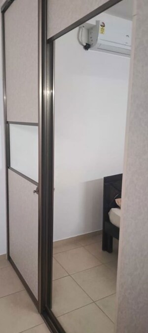 Room in 2.5 BHK Apartment at Bhartiya Nikoo Homes, Thanisandra Main Road – for Rent