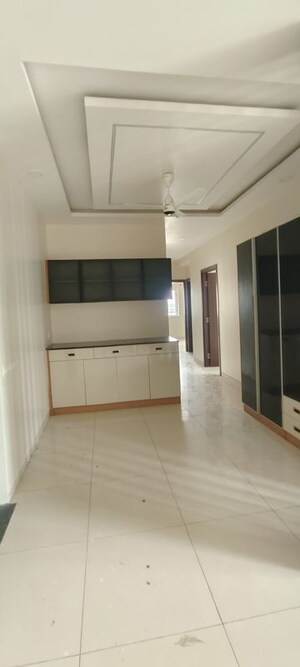 Room in 3 BHK Apartment at Century Breeze, Jakkuru – for Rent