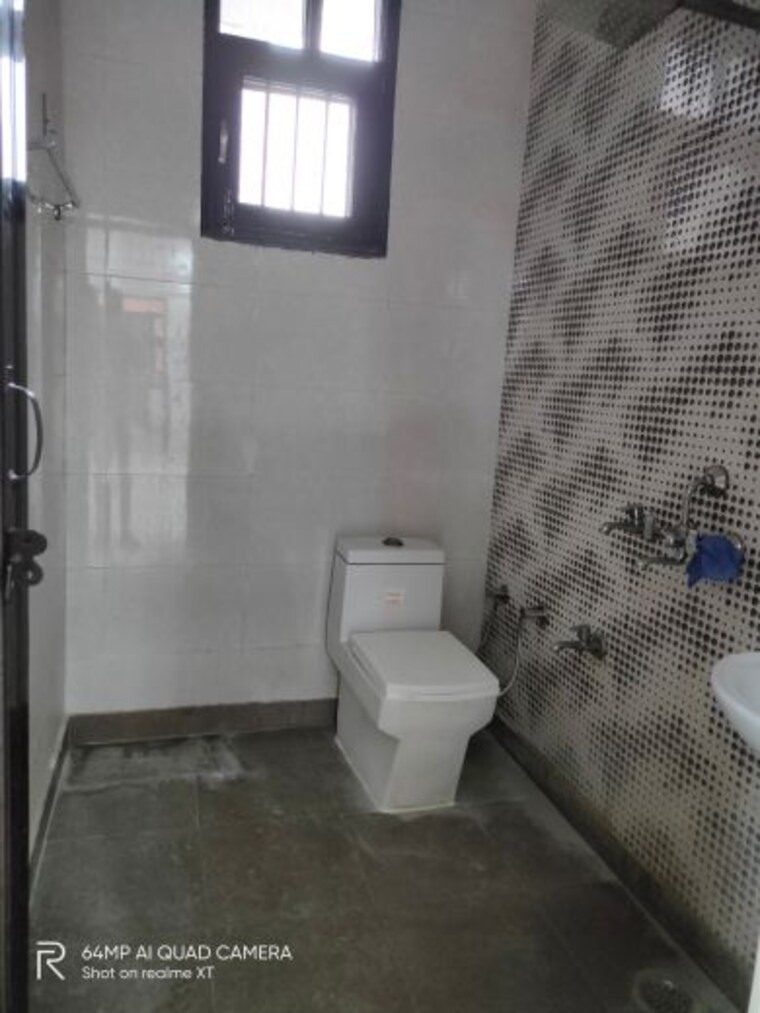 Bathroom, dwarka mor 3 Bedroom 900 Sq.Ft. Builder Floor In Dwarka Mor Delhi 10284348