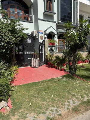 6+ BHK Villa For Sale in Sector Swarn Nagri