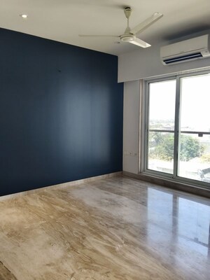 Room in 3 BHK Apartment at Navratna CHS Santacruz East, Santacruz East – for Rent