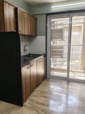 Room in 3 BHK Apartment at Navratna CHS Santacruz East, Santacruz East – for Rent