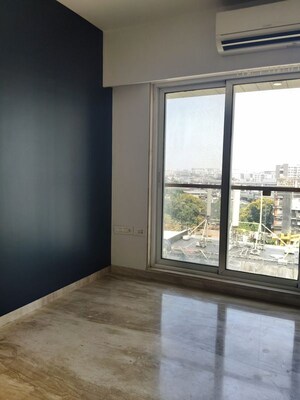 Room in 3 BHK Apartment at Navratna CHS Santacruz East, Santacruz East – for Rent