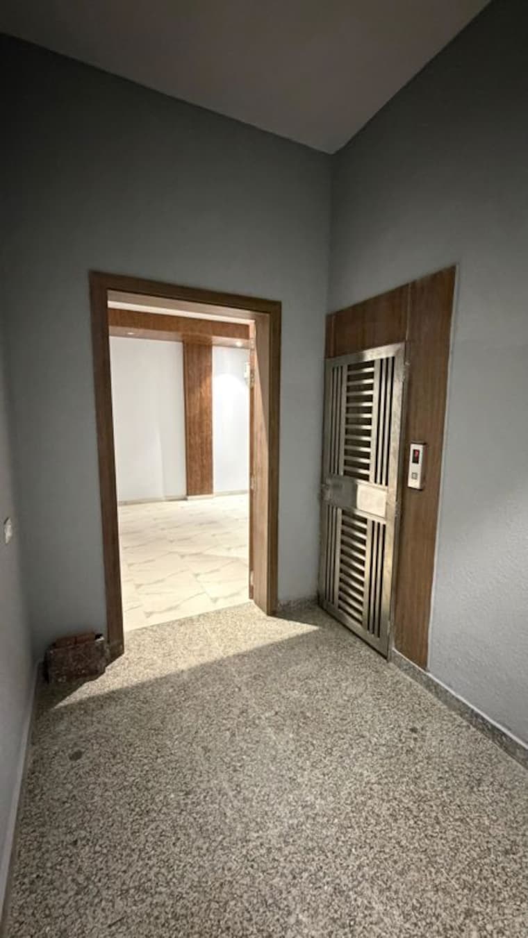 Room, okhla Commercial Office Space 5000 Sq.Ft. In Okhla Delhi 10284820