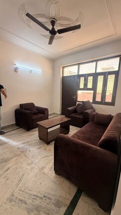 1 RkBuilder Floor For Rent in Chattarpur