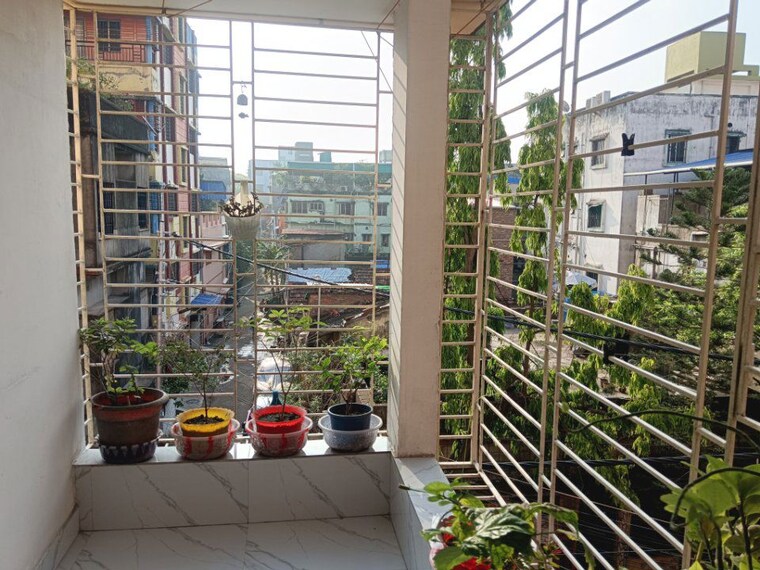 Balcony, lake town 3 Bedroom 1150 Sq.Ft. Apartment In Lake Town Kolkata 10284841
