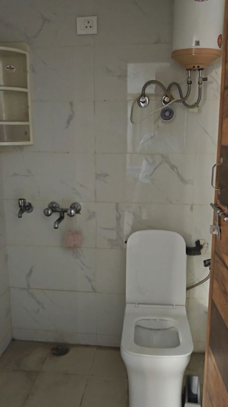 Bathroom, arun vihar 1 RK 1800 Sq.Ft. Villa In Arun Vihar Noida 10284869