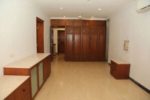 Room in 4 BHK Apartment at Excellency Apartment, Andheri West – for Rent