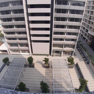  Office Space For Rent in Vesu