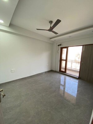 Room in 3 BHK Builder Floor at Sushant Lok Iii – for Rent