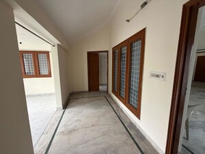 Room in 3 BHK Independent House at Mohit Nagar – for Rent