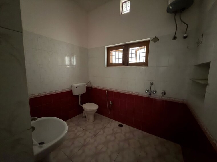 Bathroom, mohit nagar 3 Bedroom 2500 Sq.Ft. Independent House In Mohit Nagar Dehradun 10285015