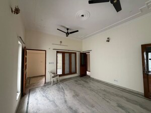 Room in 3 BHK Independent House at Mohit Nagar – for Rent