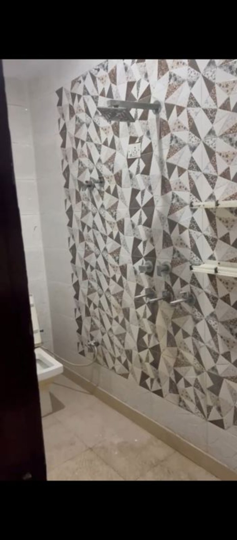 Bathroom, dwarka mor 3 Bedroom 100 Sq.Yd. Builder Floor In Dwarka Mor Delhi 10285018