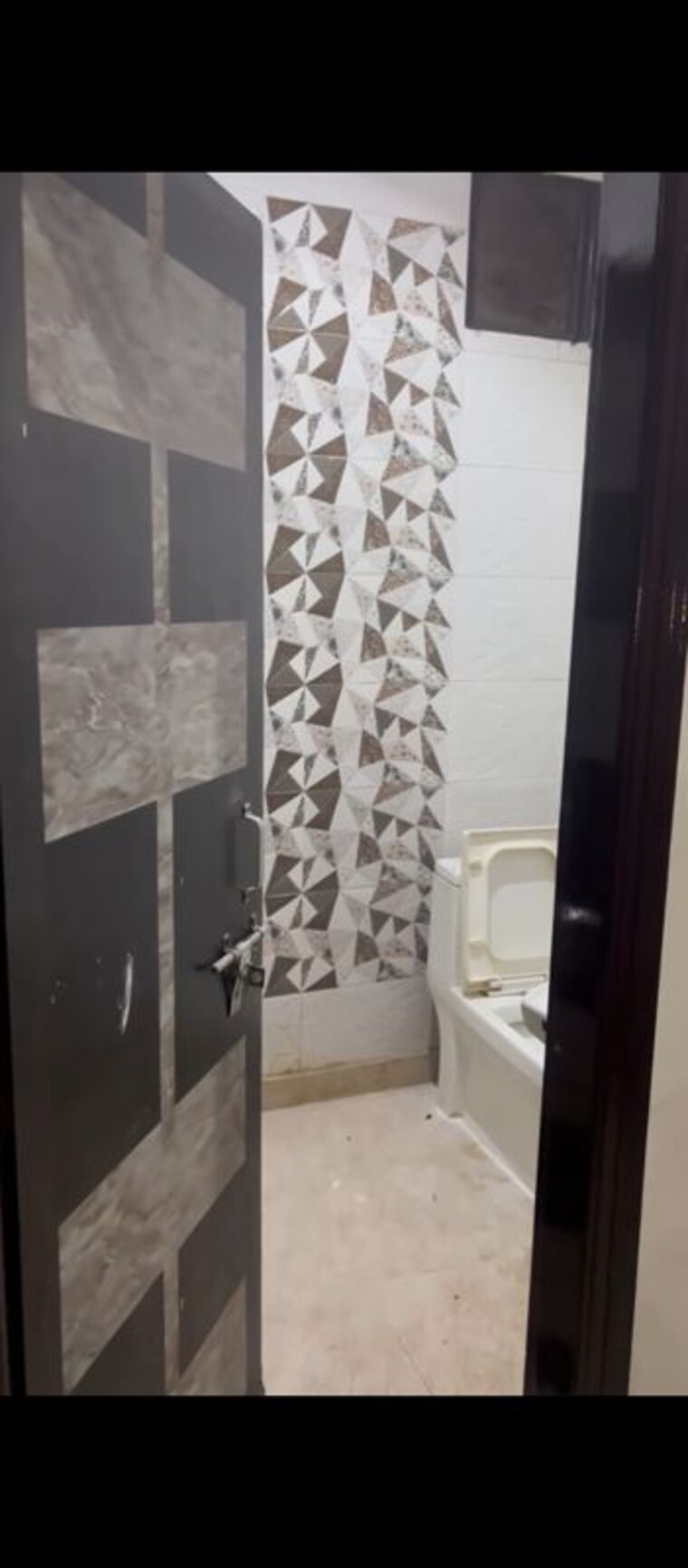 Bathroom, dwarka mor 3 Bedroom 100 Sq.Yd. Builder Floor In Dwarka Mor Delhi 10285018