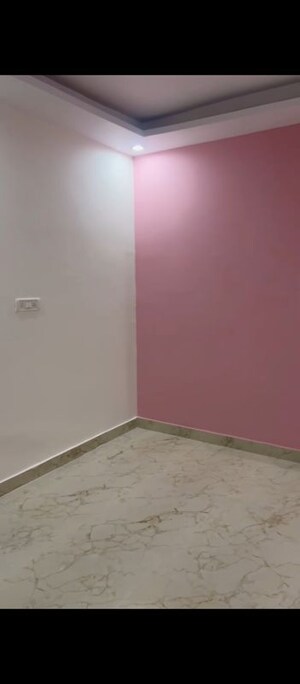 Room in 3 BHK Builder Floor at Dwarka Mor – for Sale