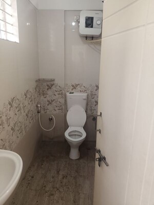 Bathroom in 1 BHK Apartment at Krishna Residency Kadubeesanahalli, Kadubeesanahalli – for Rent