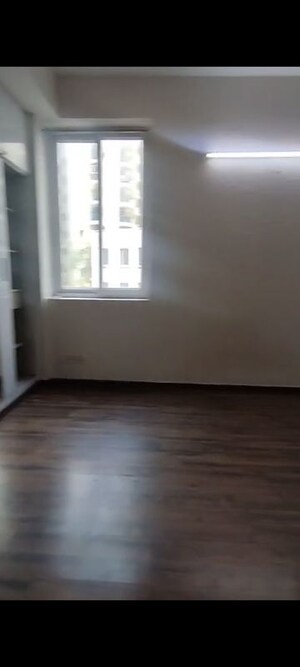 Room in 2.5 BHK Apartment at Sikka Karmic Greens, Sector 78 – for Rent