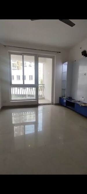 Room in 2.5 BHK Apartment at Sikka Karmic Greens, Sector 78 – for Rent