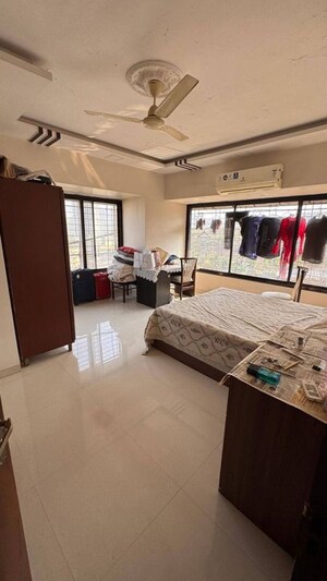 Bedroom in 2 BHK Apartment at Khar West – for Rent