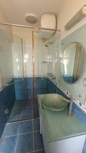 Team Area in 3 BHK Apartment at Bennett Villa, Colaba – for Sale