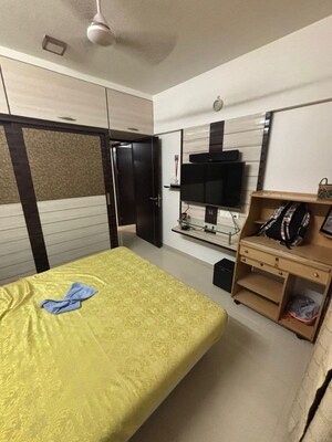 Bedroom in 2 BHK Apartment at Andheri West – for Rent