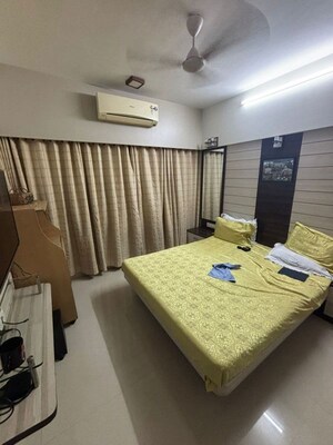 Bedroom in 2 BHK Apartment at Andheri West – for Rent