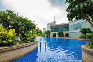 Swimming Pool in 5 BHK Apartment at K Raheja Modern Vivarea, Mahalaxmi – for Sale