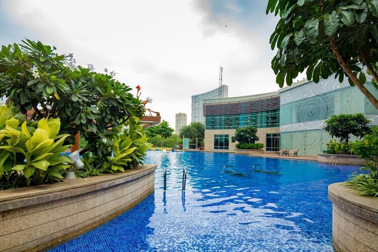 Swimming Pool, k-raheja-modern-vivarea 5 Bedroom 3000 Sq.Ft. Apartment In Mahalaxmi Mumbai 10285405