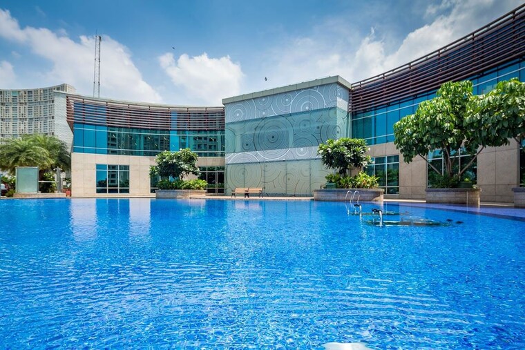 Swimming Pool, k-raheja-modern-vivarea 5 Bedroom 3000 Sq.Ft. Apartment In Mahalaxmi Mumbai 10285405