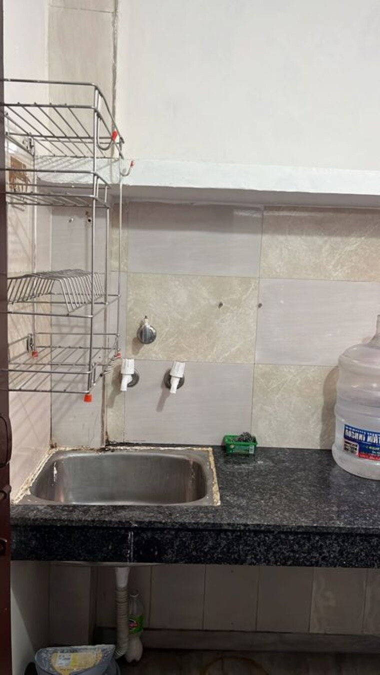 Bathroom, kalkaji 1 Bedroom 550 Sq.Ft. Builder Floor In Kalkaji Delhi 10285408