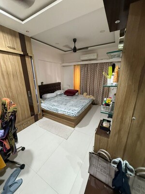 Team Area in 2 BHK Apartment at Shraddha Vertica, Vikhroli East – for Rent