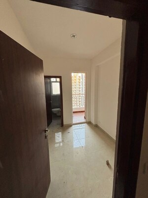 Room in 3.5 BHK Apartment at Rishita Mulberry Heights, Sushant Golf City – for Rent