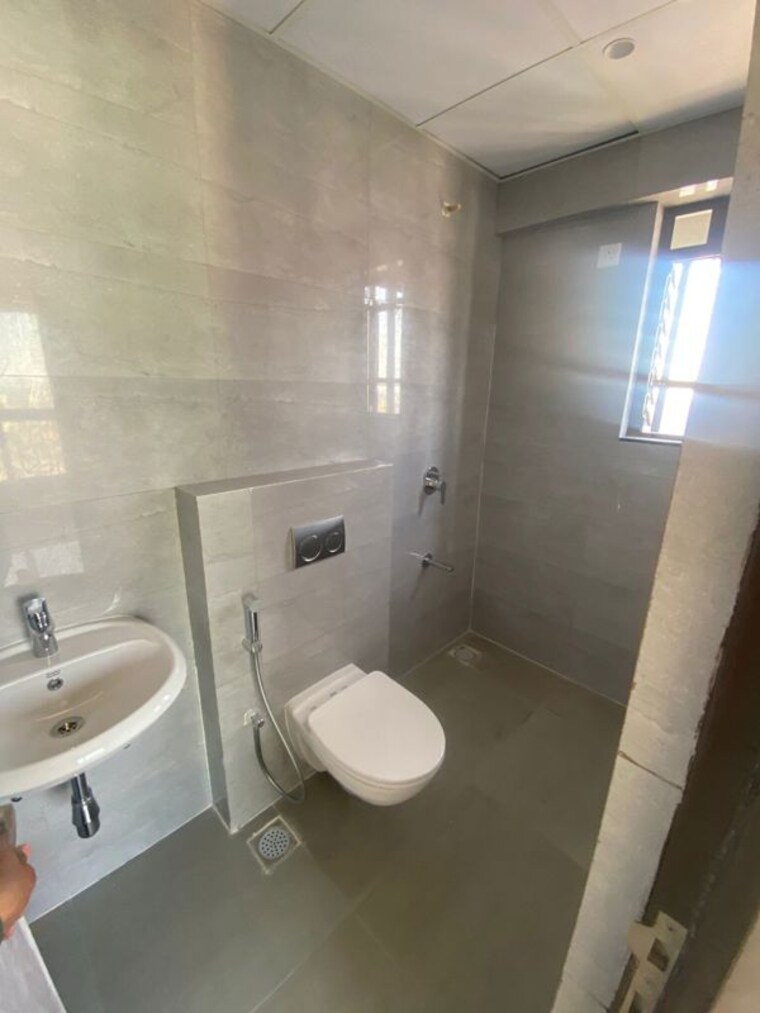 Bathroom, siddha-seabrook 3 Bedroom 984 Sq.Ft. Apartment In Kandivali West Mumbai 10285558