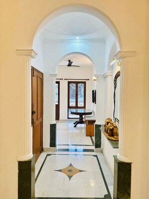 Building Lobby in 3 BHK Builder Floor at Ansal Sushant Lok I, Sector 43 – for Rent