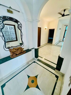 3 BHK Builder Floor – Entrance View at Ansal Sushant Lok I, Sector 43 - for Rent