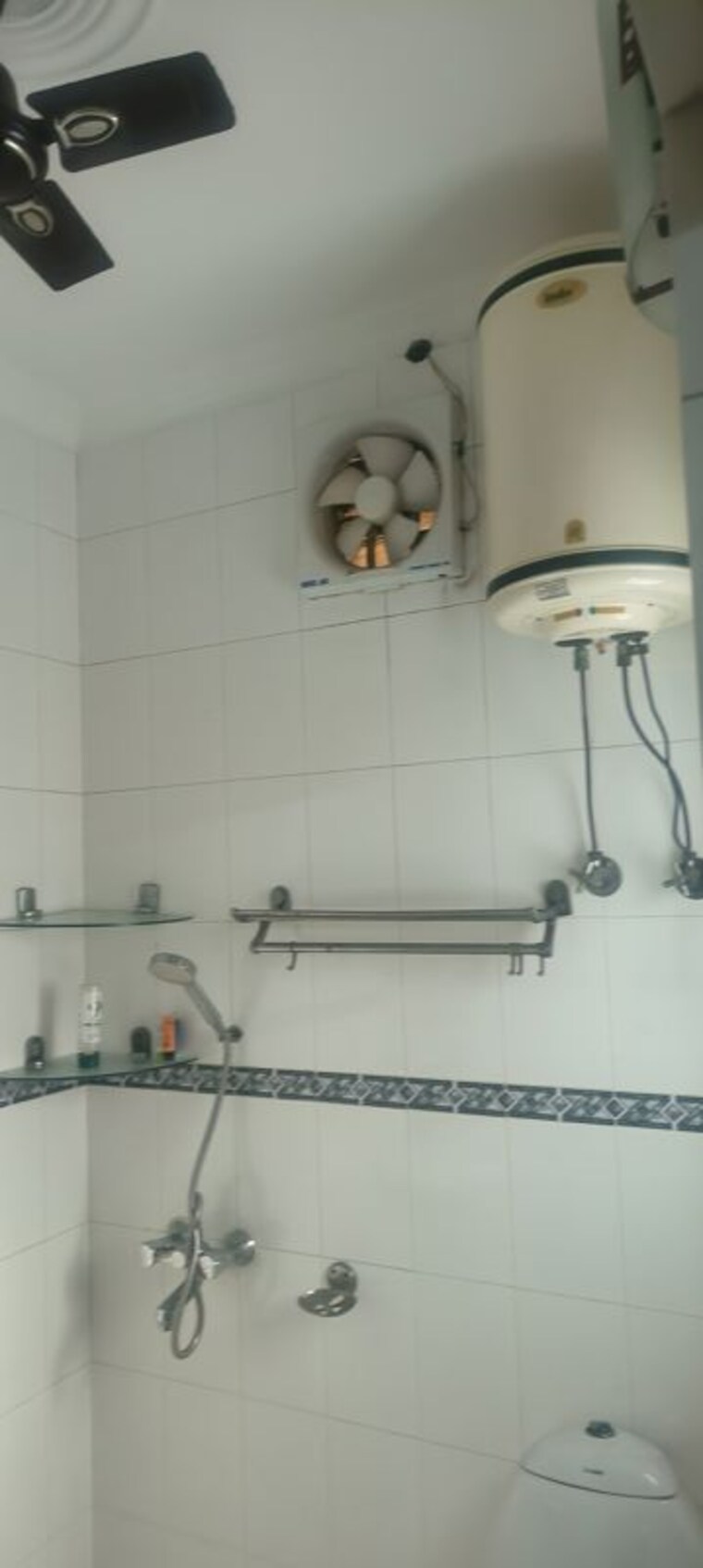 Bathroom, kalkaji 3 Bedroom 1150 Sq.Ft. Builder Floor In Kalkaji Delhi 10285573