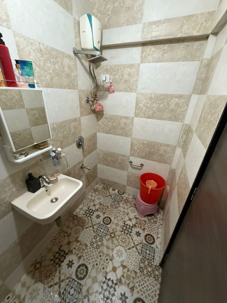 Bathroom, shraddha-vertica 2 Bedroom 700 Sq.Ft. Apartment In Vikhroli East Mumbai 10285592