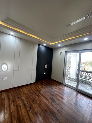 Room in 3.5 BHK Independent House at Sector 28 – for Rent