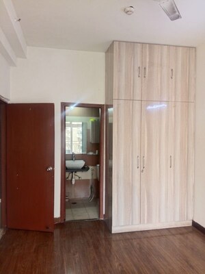 Room in 2.5 BHK Apartment at Mahagun Mywoods II, Sector 16c Greater Noida – for Rent