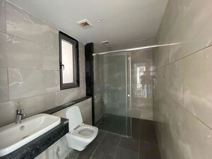 Attached Bathroom in 4 BHK Apartment at Rustomjee Crown, Prabhadevi – for Sale